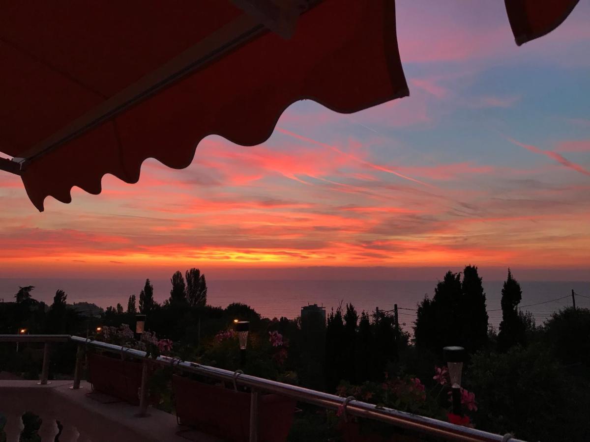 Къща за гости Slav Hotel Varna Exterior foto