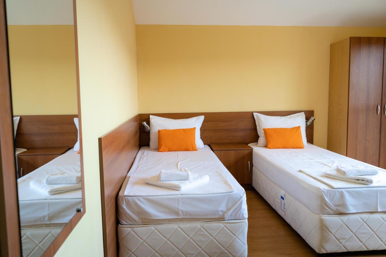 Къща за гости Slav Hotel Varna Exterior foto