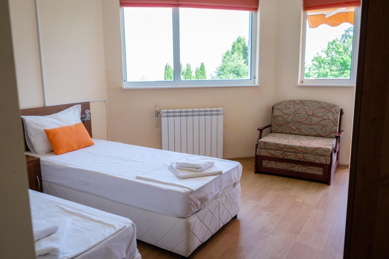 Къща за гости Slav Hotel Varna Exterior foto