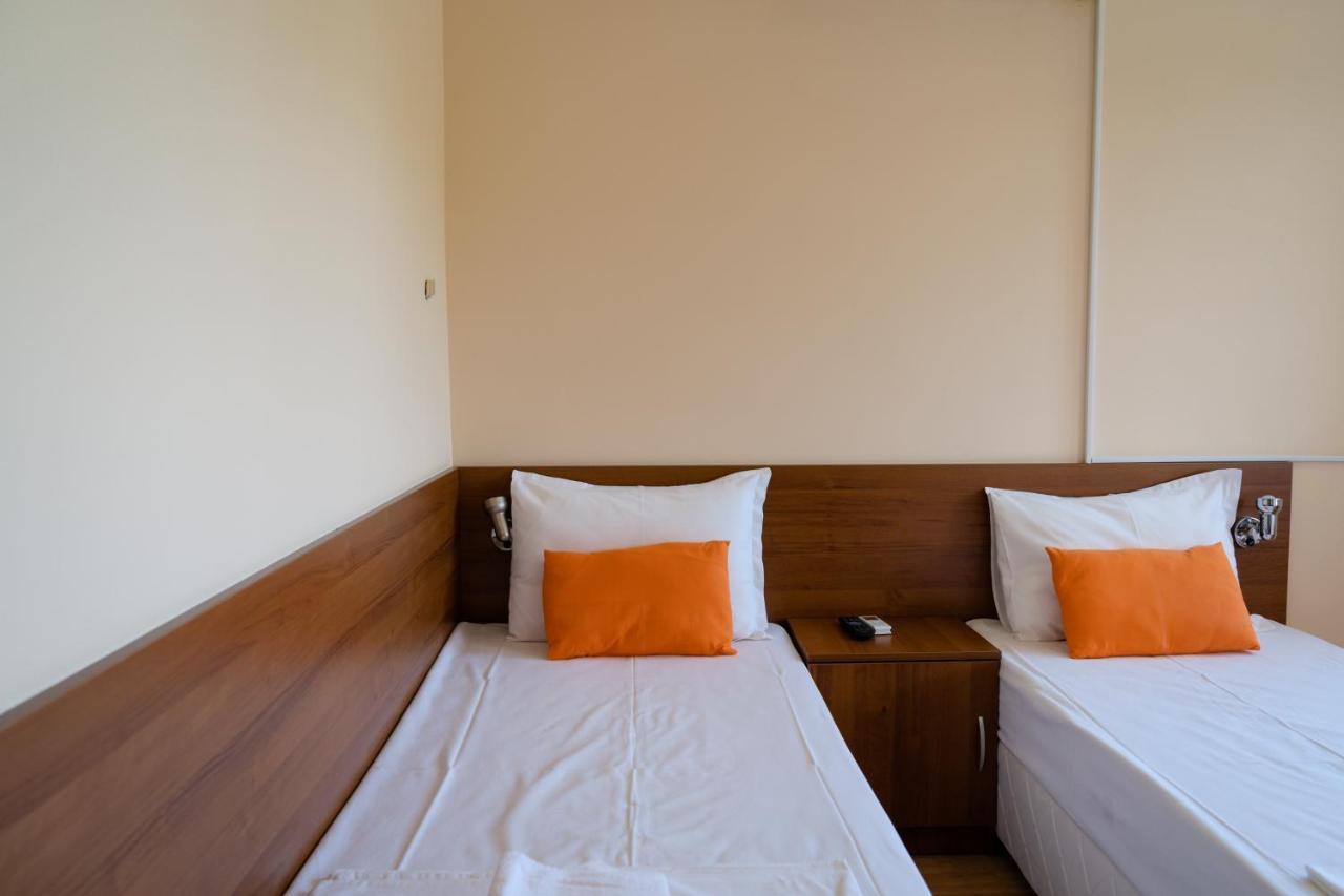 Къща за гости Slav Hotel Varna Exterior foto